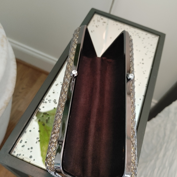 Clutch - Picture 3 of 3